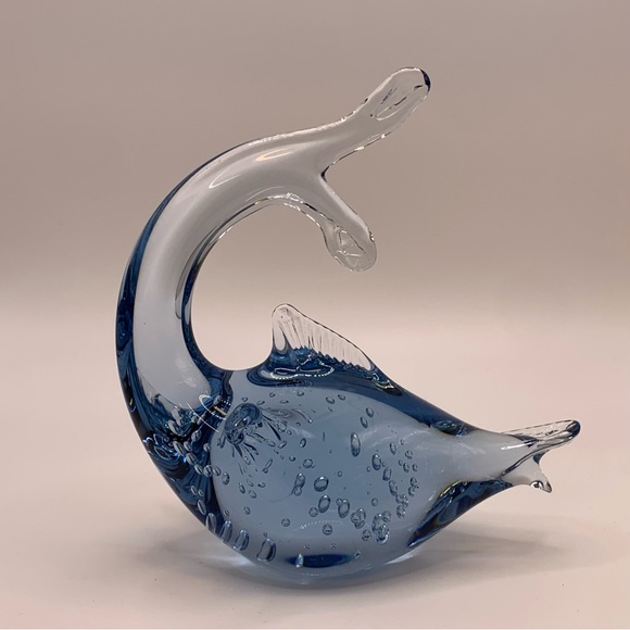 Fish shaped art glass paperweight, hand blown with controlled bubbles, blue - Picture 1 of 14